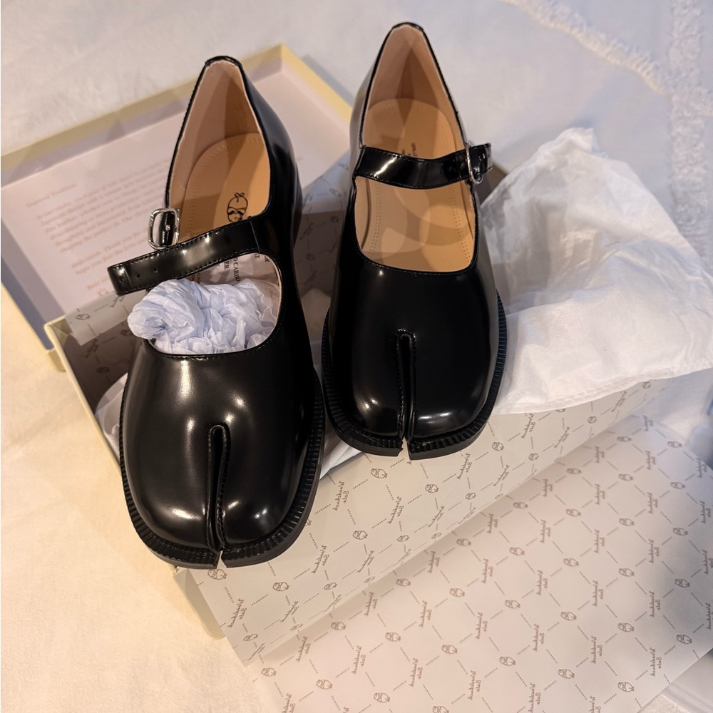 Woodchuck Sato Leather Mary Jane Tabi Shoes (size 40 women)